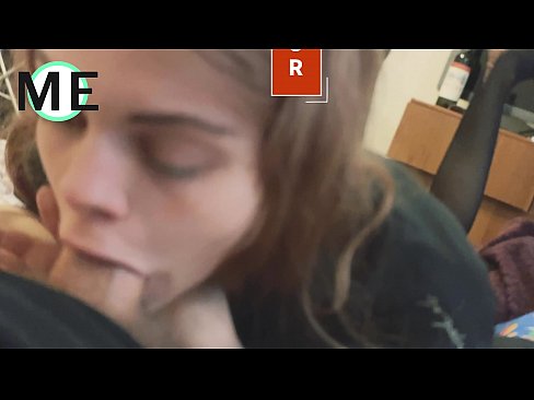 ❤️ Πούτσος στο λαιμό της, σκισμένο καλσόν και σκισμένα τακούνια Σούπερ σεξ ️
